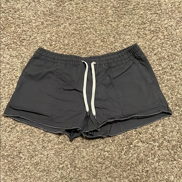 Vuori Vintage Ripstop Women’s Athletic Charcoal Shorts - Picture 5 of 11